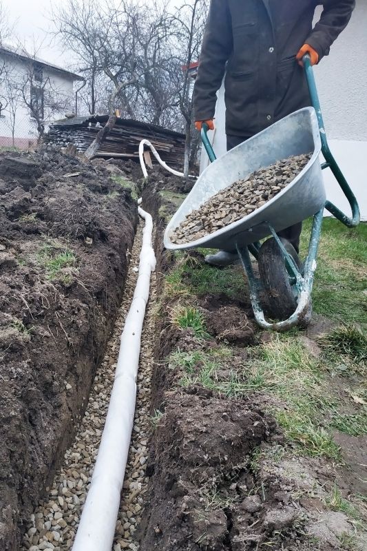 Drainage trench with gravel